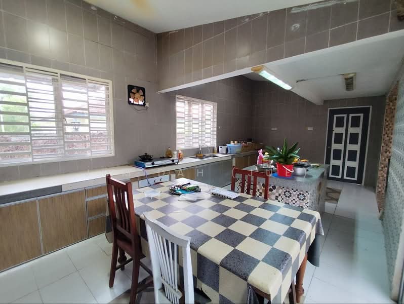 Bungalow for Sale in Bandar Tasik Senangin (Lenggeng) - JUMIDAH (JUE) - Kitchen - PropertyGuru.com.my
