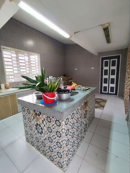 Bungalow for Sale in Bandar Tasik Senangin (Lenggeng) - JUMIDAH (JUE) - Kitchen - PropertyGuru.com.my
