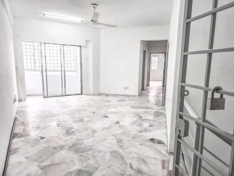 Kondominium untuk Dijual di Pandan Heights Condominium - Fauran Nawawi - Living Room - PropertyGuru.com.my