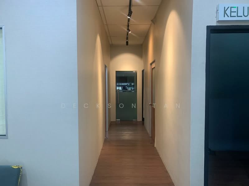 Shop / Office for Sale in D'alpinia (Puchong) - Deckson Tan - Corridor - PropertyGuru.com.my