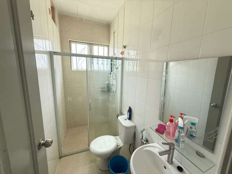 Cluster House for Sale in Bandar Seri Botani (Simpang Pulai) - Ainsley Thong - Bathroom - PropertyGuru.com.my