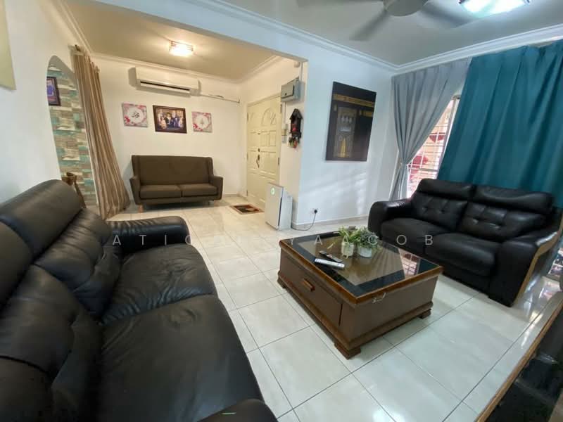Rumah Teres 2 Tingkat untuk Disewa di Seksyen 19 (Shah Alam) - Atiqah Yaacob - Living Room - PropertyGuru.com.my
