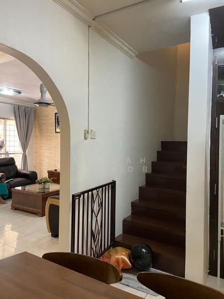 Rumah Teres 2 Tingkat untuk Disewa di Seksyen 19 (Shah Alam) - Atiqah Yaacob - Living Room - PropertyGuru.com.my