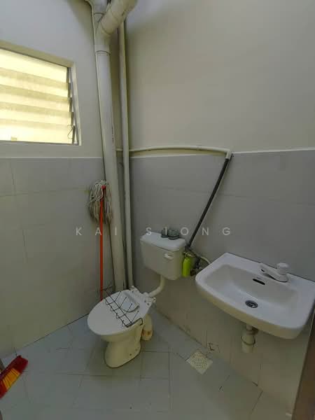 Apartment for Sale at Taman Desa Kempas - Kai Siong - Bathroom - PropertyGuru.com.my