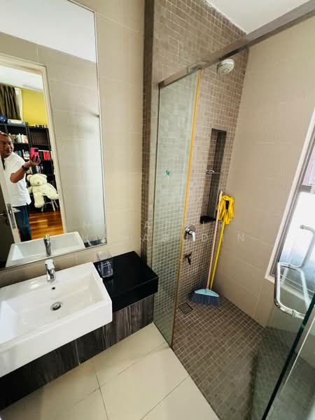 Rumah Berkembar untuk Dijual di Temasya Glenmarie (Glenmarie) - Nahathir Shahabudin - Bathroom - PropertyGuru.com.my