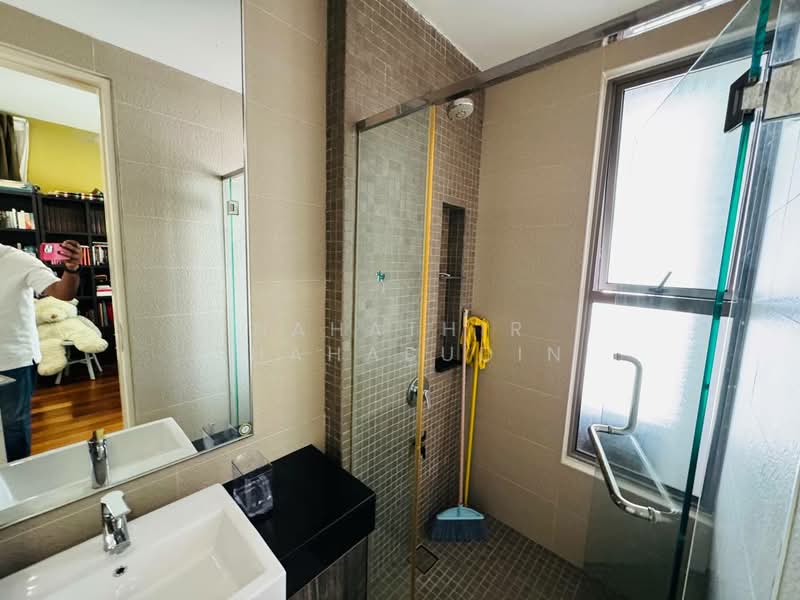 Rumah Berkembar untuk Dijual di Temasya Glenmarie (Glenmarie) - Nahathir Shahabudin - Bathroom - PropertyGuru.com.my