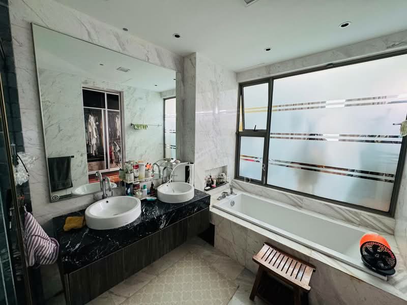 Rumah Berkembar untuk Dijual di Temasya Glenmarie (Glenmarie) - Nahathir Shahabudin - Bathroom - PropertyGuru.com.my