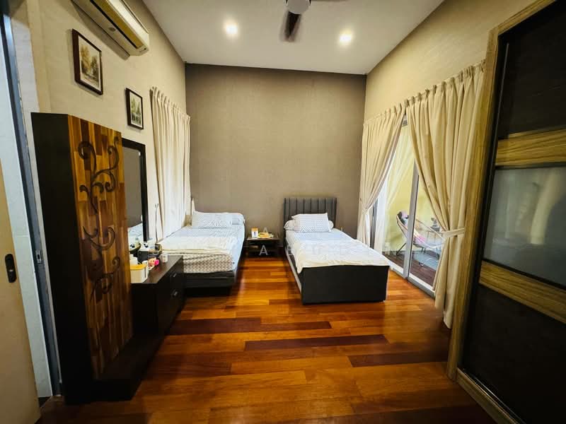Rumah Berkembar untuk Dijual di Temasya Glenmarie (Glenmarie) - Nahathir Shahabudin - Bedroom - PropertyGuru.com.my