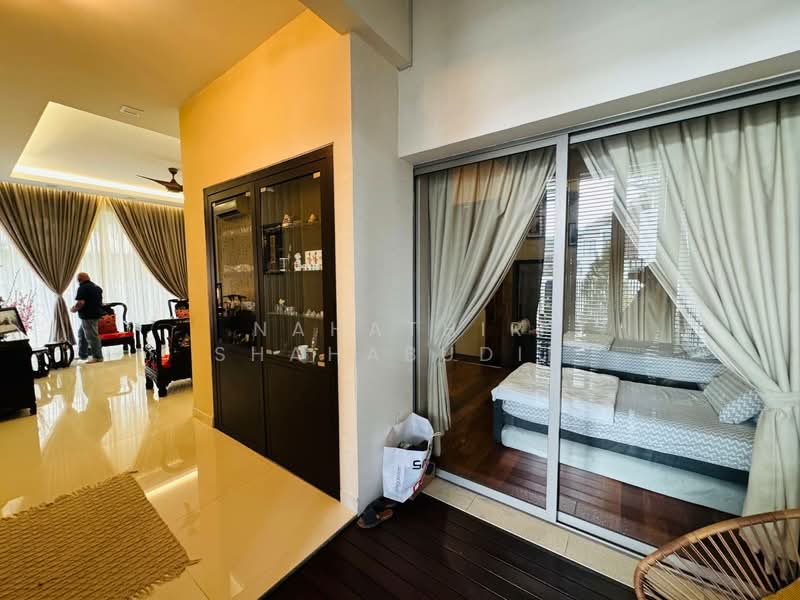 Rumah Berkembar untuk Dijual di Temasya Glenmarie (Glenmarie) - Nahathir Shahabudin - Living Room - PropertyGuru.com.my