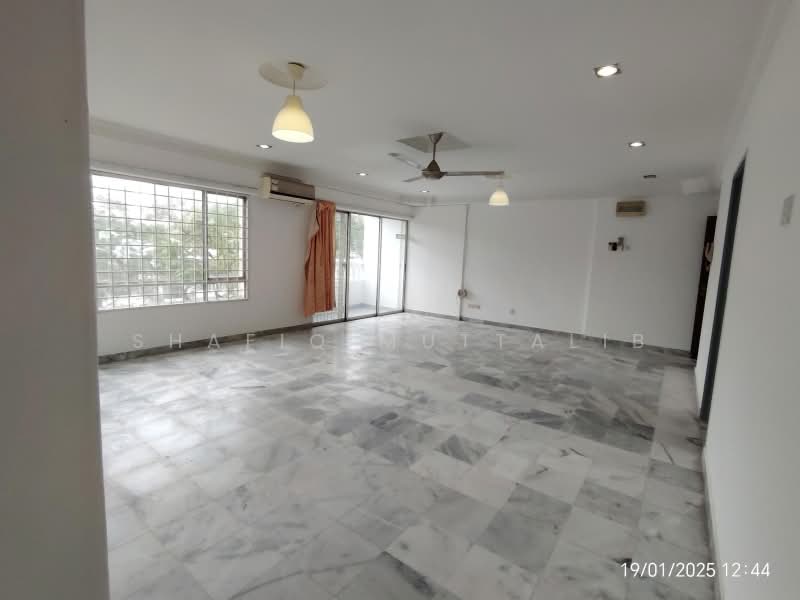 Kondominium untuk Dijual di Pertiwi Indah - Shafiq Muttalib - Living Room - PropertyGuru.com.my