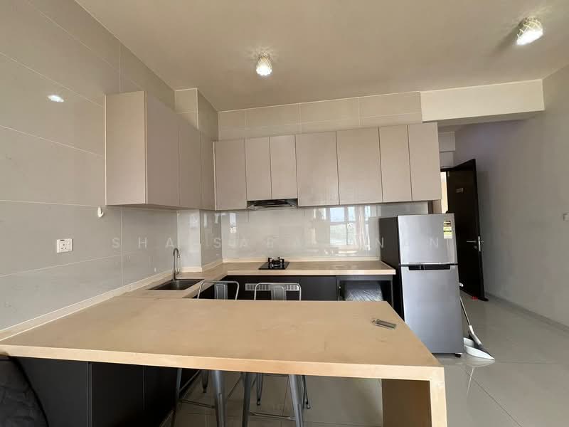 Condominium for Rent at Amberside @ Country Garden Danga Bay - Sha Saravanan - Kitchen - PropertyGuru.com.my