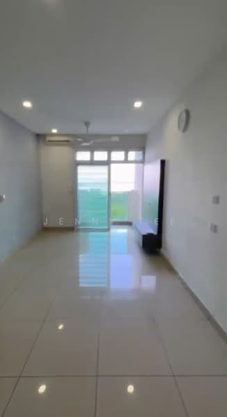 Servis Apartment untuk Disewa di Meridin Bayvue @ Sierra Perdana - Jenny Tee - Living Room - PropertyGuru.com.my