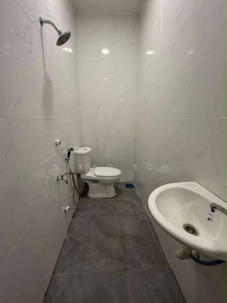 Rumah Teres 2 Tingkat untuk Dijual di Taman Johor Jaya (Johor Bahru) - Nikko Soh - Bathroom - PropertyGuru.com.my