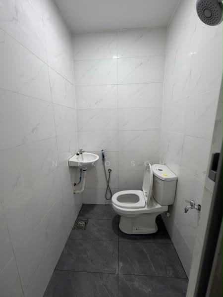 Rumah Teres 2 Tingkat untuk Dijual di Taman Johor Jaya (Johor Bahru) - Nikko Soh - Bathroom - PropertyGuru.com.my