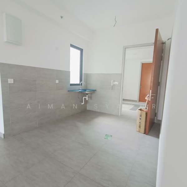 Service Residence for Sale at SUNSURIA FORUM SERVICED APARTMENT - AIMAN SYAKUR - Kitchen - PropertyGuru.com.my