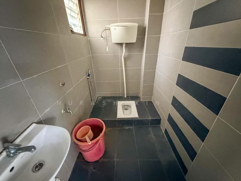 2-storey Terraced House for Sale in Taman Minang (Cheras) - Nurashekin . - Bathroom - PropertyGuru.com.my