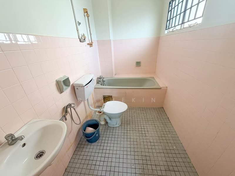 2-storey Terraced House for Sale in Taman Minang (Cheras) - Nurashekin . - Bathroom - PropertyGuru.com.my