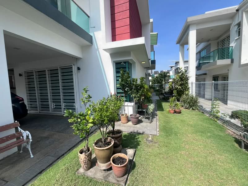 Semi-Detached House for Sale in Taman Villa Perdana (Kajang) - Benjamin Siew - Exterior - PropertyGuru.com.my