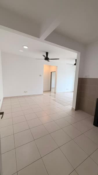 Pangsapuri untuk Disewa di Impian Titanium - SY Lee - Living Room - PropertyGuru.com.my