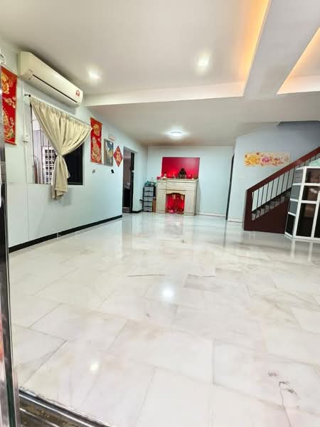 Rumah Teres 2 Tingkat untuk Dijual di Taman Johor Jaya (Johor Bahru) - Ee Fong Toh - Living Room - PropertyGuru.com.my