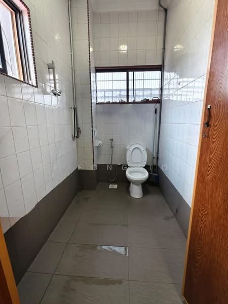 Rumah Teres 2 Tingkat untuk Dijual di Taman Johor Jaya (Johor Bahru) - Ee Fong Toh - Bathroom - PropertyGuru.com.my