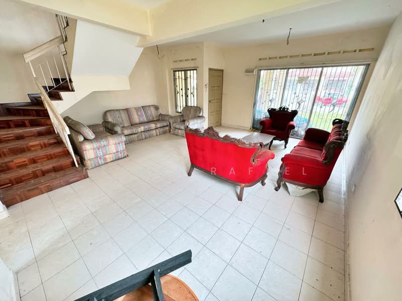2-storey Terraced House for Sale in Bandar Seri Ehsan (Tanjong Duabelas) - Farhan Rafael - Living Room - PropertyGuru.com.my