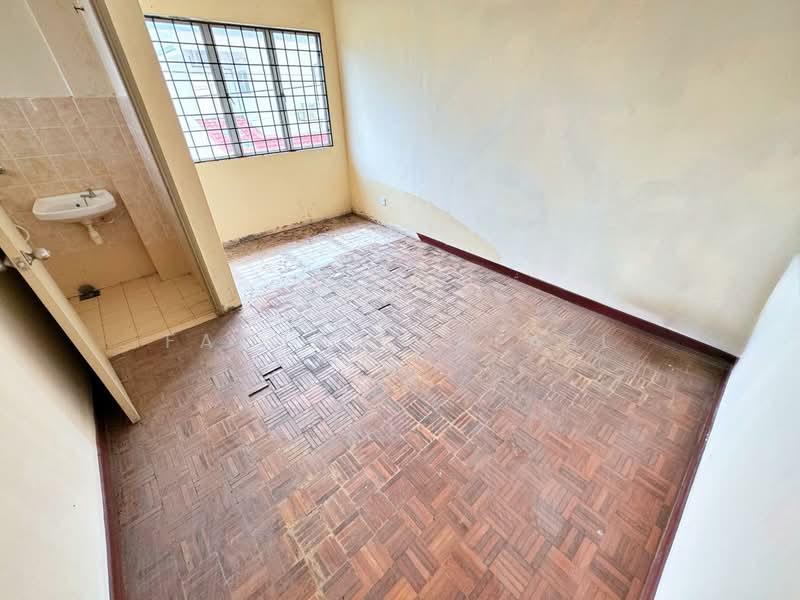 2-storey Terraced House for Sale in Bandar Seri Ehsan (Tanjong Duabelas) - Farhan Rafael - PropertyGuru.com.my