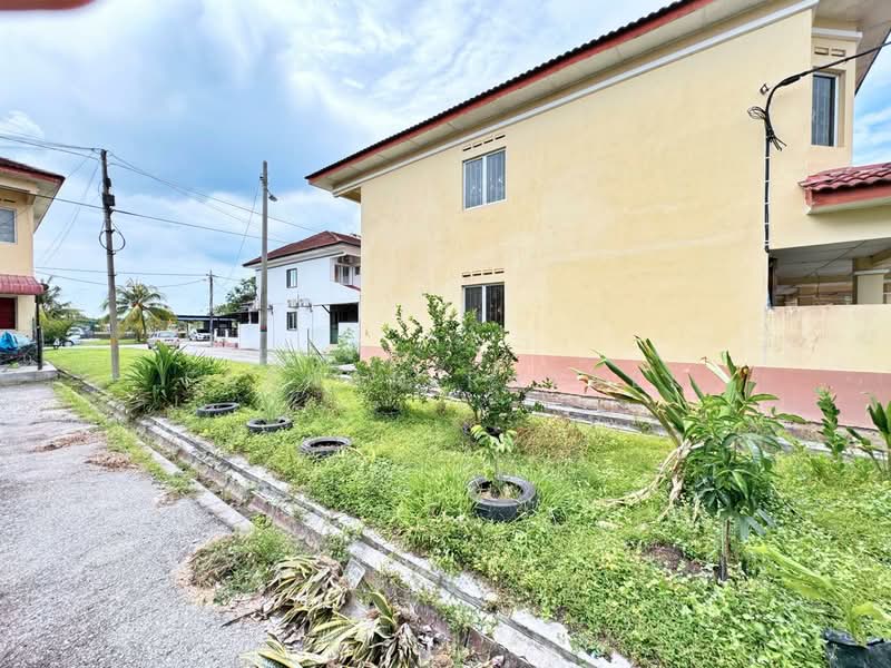 2-storey Terraced House for Sale in Bandar Seri Ehsan (Tanjong Duabelas) - Farhan Rafael - PropertyGuru.com.my