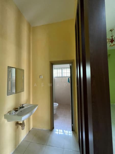 Semi-Detached House for Sale in Bandar Aman Jaya (Sungai Petani) - Aswad . - Bathroom - PropertyGuru.com.my