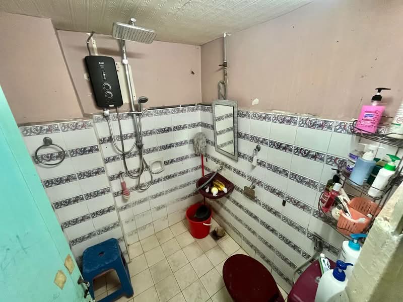 Rumah Teres 2 Tingkat untuk Dijual di Taman Selayang Indah (Selayang) - Luqman Ramli - Bathroom - PropertyGuru.com.my