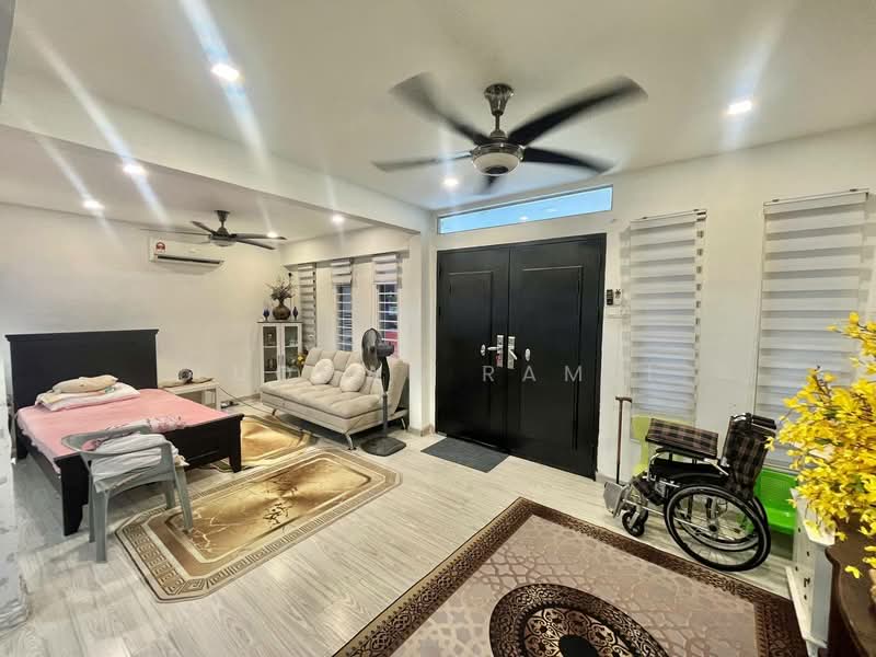 Rumah Teres 2 Tingkat untuk Dijual di Taman Selayang Indah (Selayang) - Luqman Ramli - Living Room - PropertyGuru.com.my