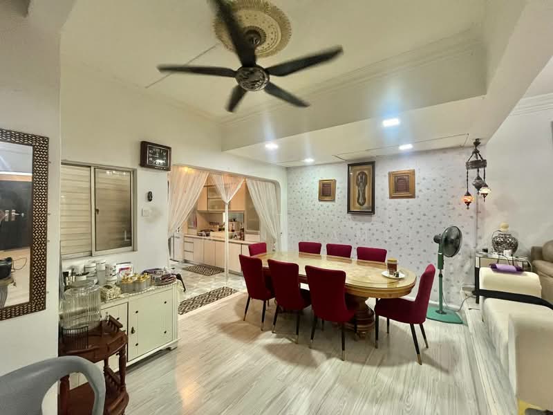Rumah Teres 2 Tingkat untuk Dijual di Taman Selayang Indah (Selayang) - Luqman Ramli - Dining Room - PropertyGuru.com.my