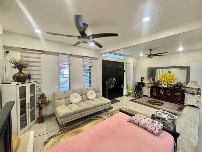 Rumah Teres 2 Tingkat untuk Dijual di Taman Selayang Indah (Selayang) - Luqman Ramli - Living Room - PropertyGuru.com.my