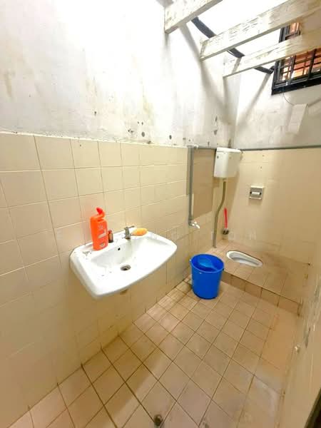 Shop / Office for Sale in Bandar Baru Permas Jaya (Permas Jaya) - Ee Fong Toh - Bathroom - PropertyGuru.com.my