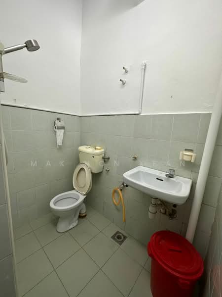Rumah Teres untuk Disewa di Taman Batu Tiga (Shah Alam) - Mak Hon Kean - Bathroom - PropertyGuru.com.my