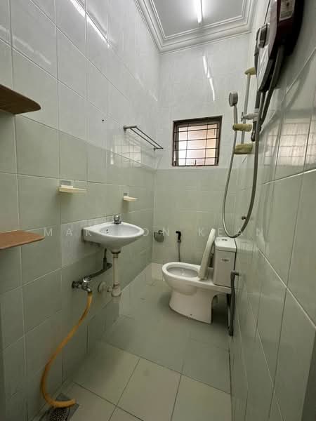 Rumah Teres untuk Disewa di Taman Batu Tiga (Shah Alam) - Mak Hon Kean - Bathroom - PropertyGuru.com.my