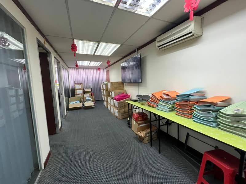 Terrace Factory for Sale in Taman Perindustrian Puchong Utama (Puchong) - Kent Lai - Corridor - PropertyGuru.com.my