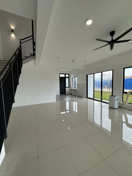 2-storey Terraced House for Sale in Saujana Utama (Puncak Alam) - Ahmad Zikrul - Living Room - PropertyGuru.com.my