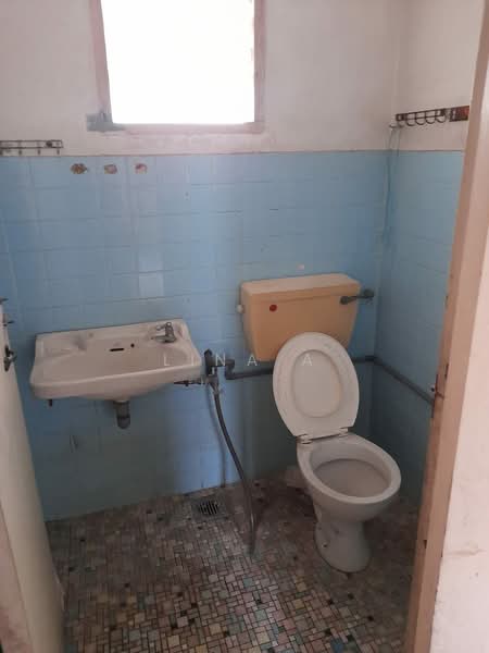 Semi-Detached House for Sale in Seksyen 6 (Petaling Jaya) - Lina A - Bathroom - PropertyGuru.com.my