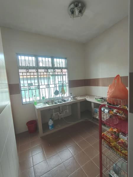 1-storey Terraced House for Rent in Taman Bestari Indah (Ulu Tiram) - Janice Yong - Kitchen - PropertyGuru.com.my