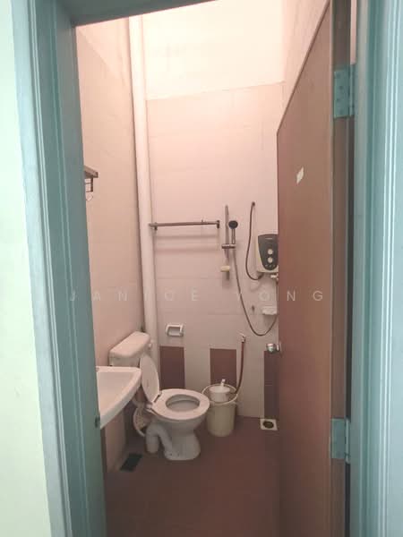 1-storey Terraced House for Rent in Taman Bestari Indah (Ulu Tiram) - Janice Yong - Bathroom - PropertyGuru.com.my