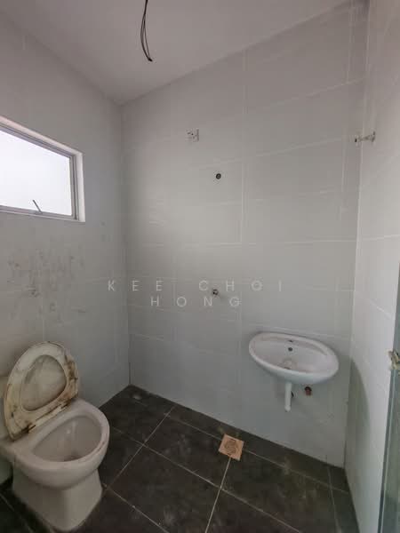 Semi-Detached House for Sale in Seri Manjung (Perak) - Kee Choi Hong - Bathroom - PropertyGuru.com.my