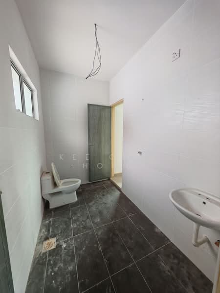 Semi-Detached House for Sale in Seri Manjung (Perak) - Kee Choi Hong - Bathroom - PropertyGuru.com.my