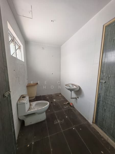 Semi-Detached House for Sale in Seri Manjung (Perak) - Kee Choi Hong - Bathroom - PropertyGuru.com.my