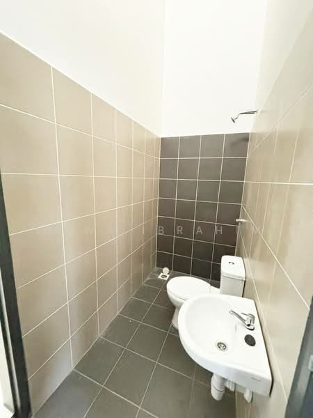 1-storey Terraced House for Sale in Dengkil (Selangor) - Hawa Ibrahim - Bathroom - PropertyGuru.com.my