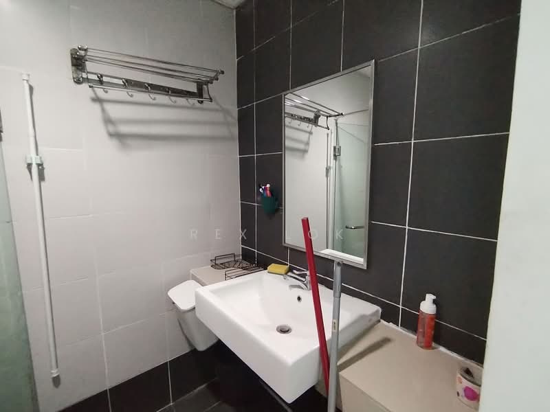 Servis Apartment untuk Disewa di Centrestage Designer Suite - Rex Lok - Bathroom - PropertyGuru.com.my