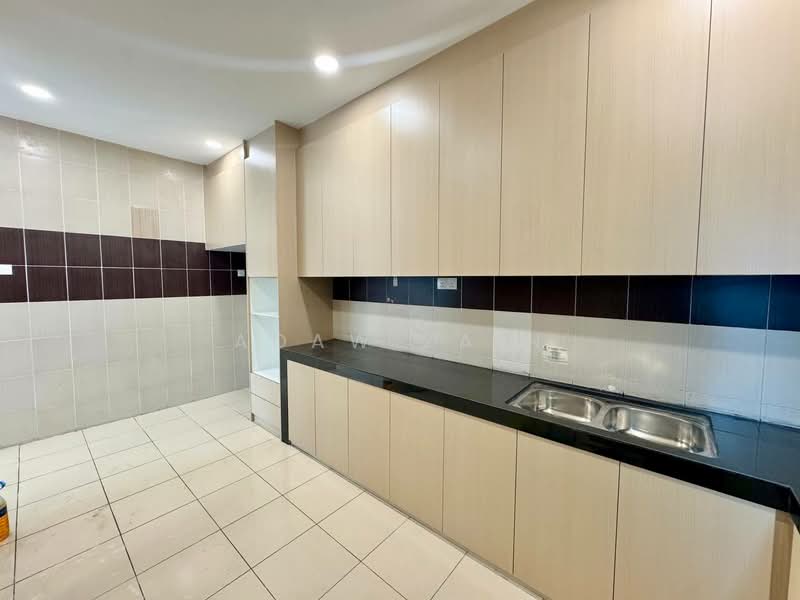 Rumah Kluster untuk Dijual di Bandar Saujana Putra (Tanjong Duabelas) - Adaw Zain - Kitchen - PropertyGuru.com.my