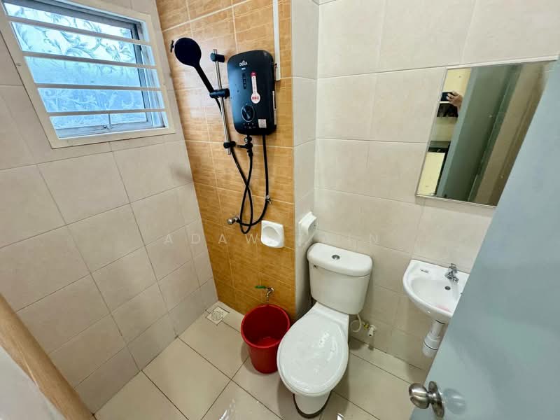 Rumah Kluster untuk Dijual di Bandar Saujana Putra (Tanjong Duabelas) - Adaw Zain - Bathroom - PropertyGuru.com.my