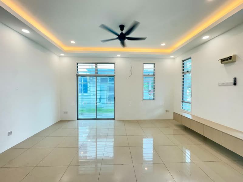 Rumah Kluster untuk Dijual di Bandar Saujana Putra (Tanjong Duabelas) - Adaw Zain - Living Room - PropertyGuru.com.my