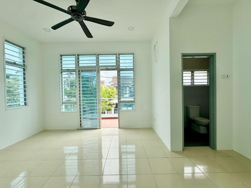 Rumah Kluster untuk Dijual di Bandar Saujana Putra (Tanjong Duabelas) - Adaw Zain - Living Room - PropertyGuru.com.my